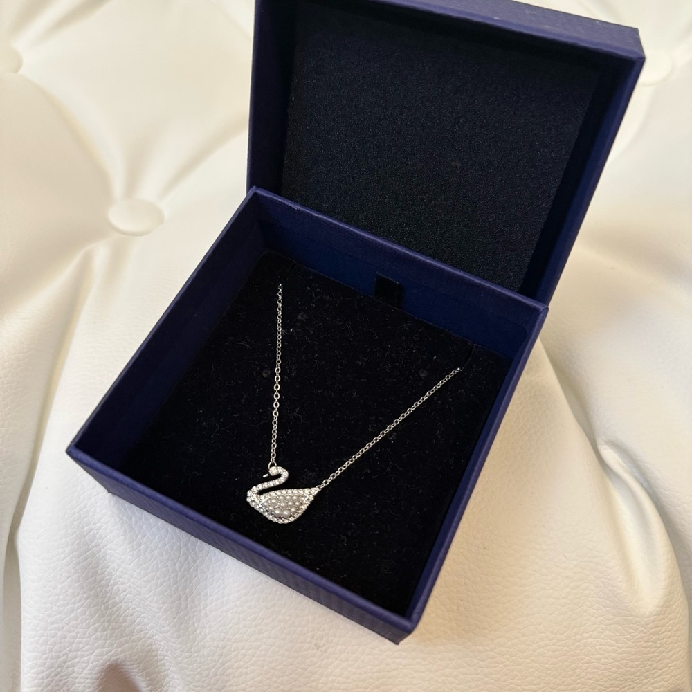 Swarovski Crystal Pearl Iconic Swan Necklace